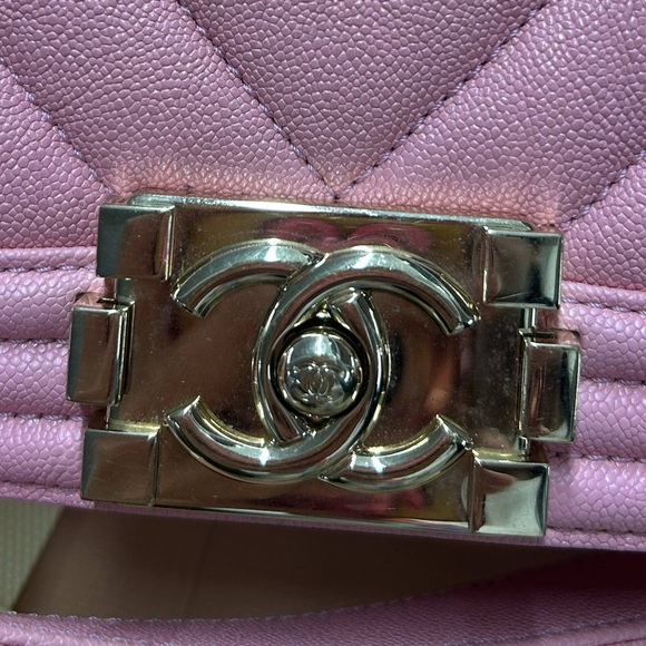 CHANEL CHEVRON OLD MEDIUM BOY IN SAKURA PINK - Picture 8 of 16